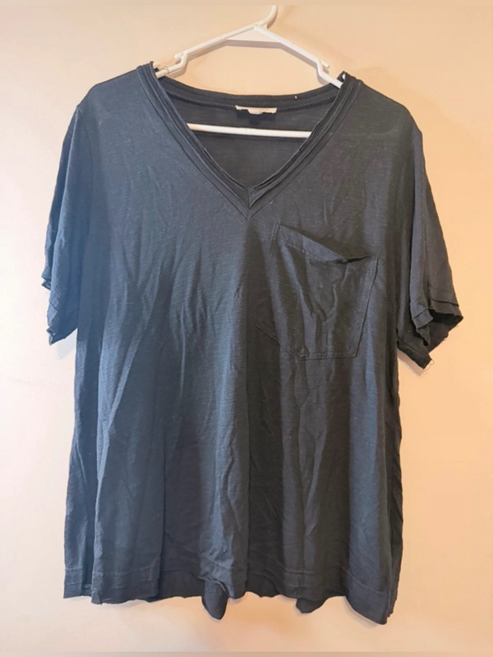 Listicle Boutique Women’s V-Neck Pocket Tee - Black